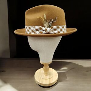 MEN'S MONTIQUE SADDLE WOOL FELT HAT WITH ABSTRACT CHECKERED HAT BAND. H2357.